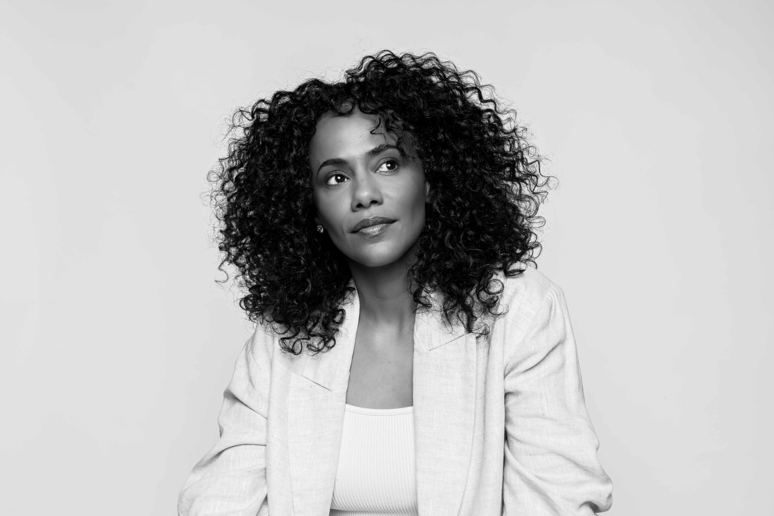 Naruna Costa, atriz brasileira, em ensaio fotográfico por Nikolle Krüger