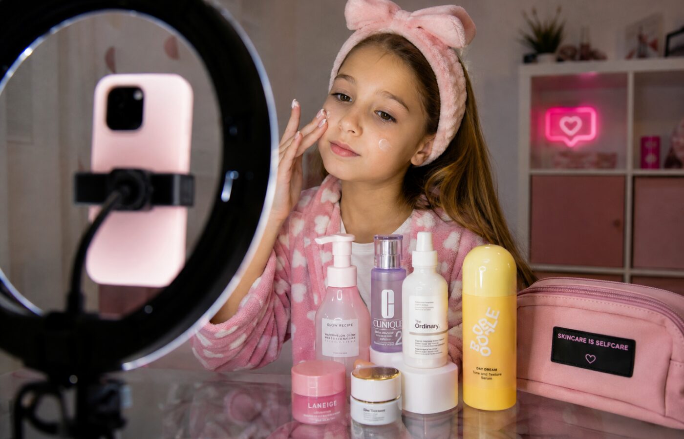 Skincare infantil e os bastidores da monetização precoce