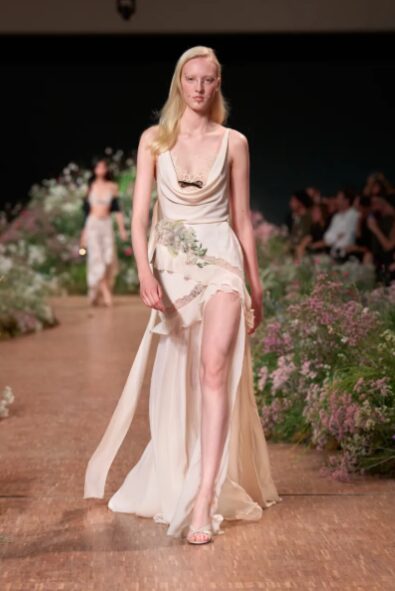 Elie Saab ainda acredita no poder de se vestir para uma ocasião
