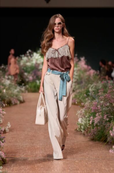 Elie Saab ainda acredita no poder de se vestir para uma ocasião