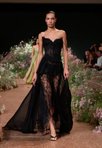 Elie Saab ainda acredita no poder de se vestir para uma ocasião