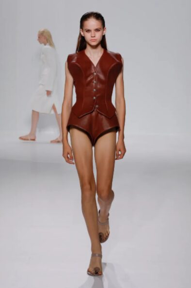 Jean Paul Gaultier faz do corpo uma experiência de modelagem