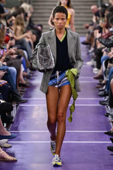 Miu Miu encontra beleza nas roupas que usamos todos os dias