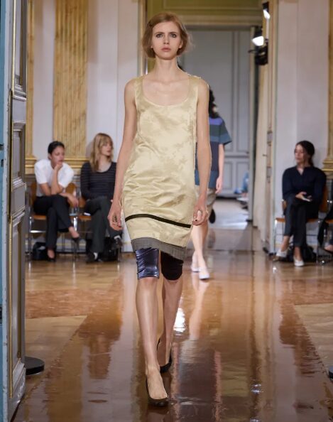 Paloma Wool transforma o avesso em parte da roupa