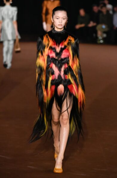Mugler leva suas criaturas ao limite entre natureza e artifício