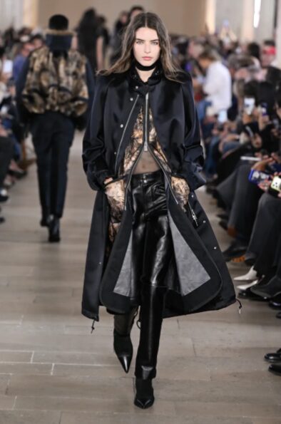 Sacai transforma a imperfeição em linguagem de moda
