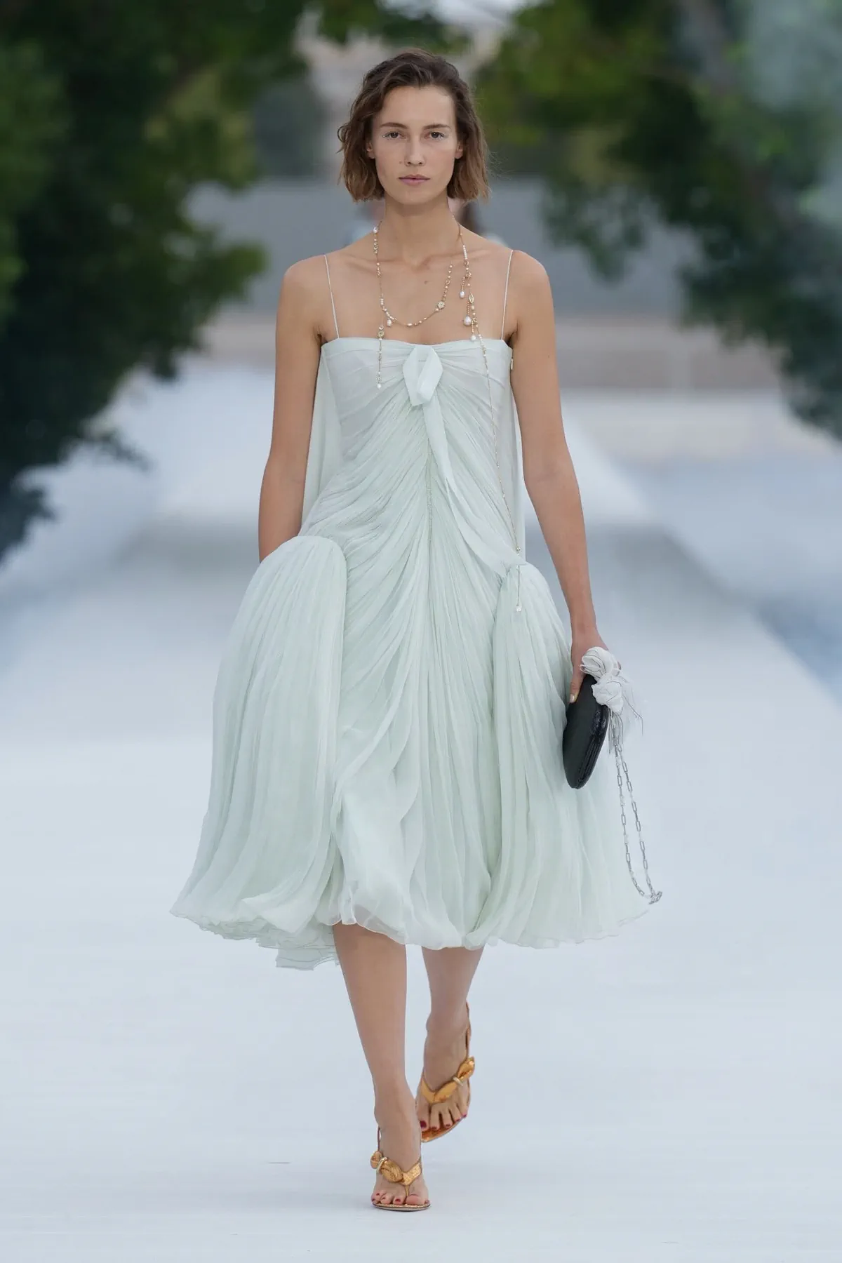 Jonathan Anderson está reescrevendo a mulher Dior