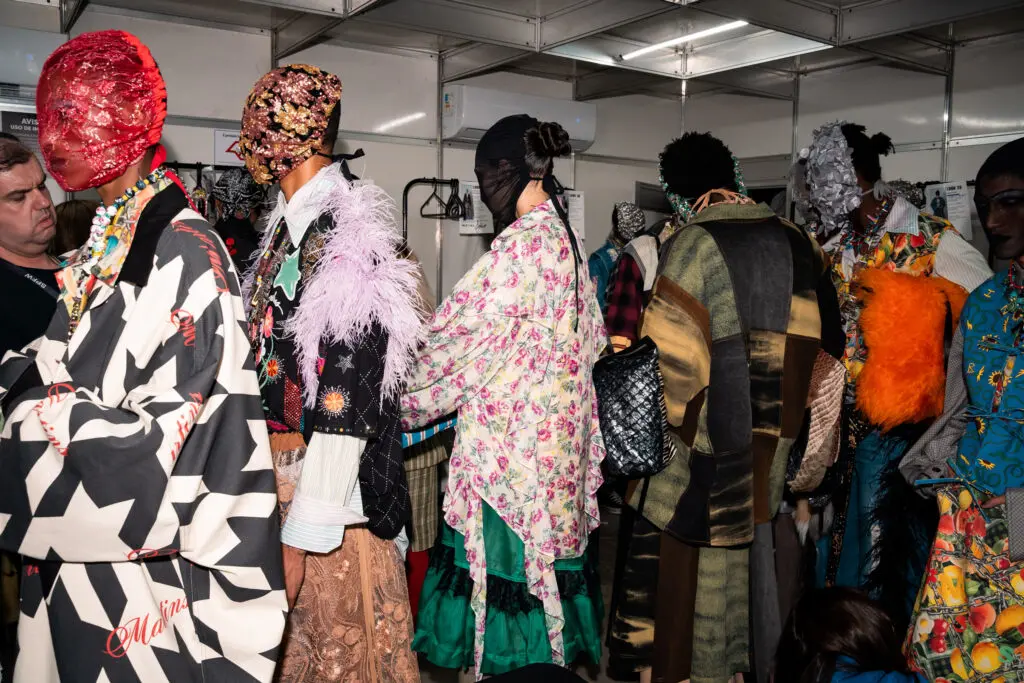 Martins revisita a história da moda em desfile na SPFW
