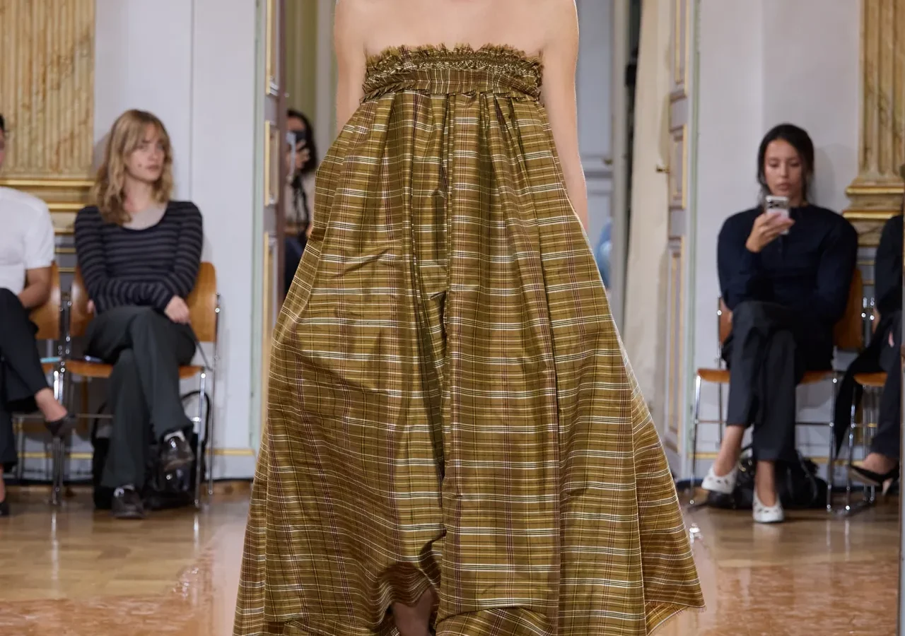 Paloma Wool transforma o avesso em parte da roupa